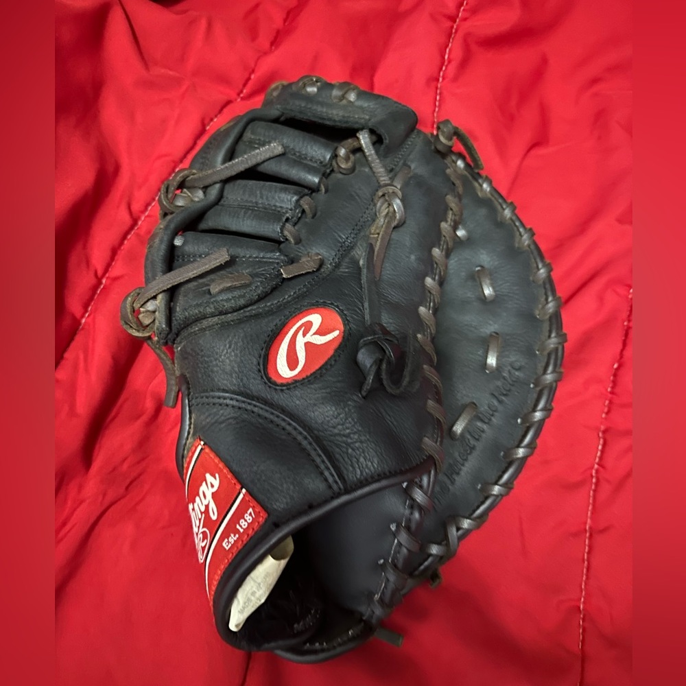 Rawlings black 1st baseman mitt. size 12.5